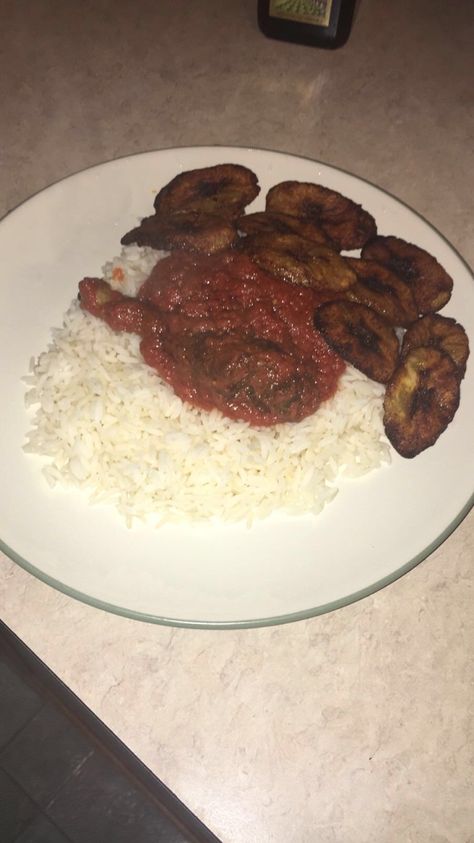 Love love rice!!!! White rice with spicy chicken stew and fried plantains.... Oh la la. Plantains Fried, Chicken Stew, White Rice, Spicy Chicken, Stew, Steak, Food To Make, Chicken