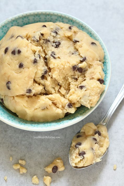 Easy Edible Cookie Dough Recipe {Low Calorie, Gluten-Free and Vegan} Low Calorie Cookie Dough For One, Low Calorie Edible Cookie Dough, Low Cal Cookie Dough, Cookie Batter Recipe, Keto Edible Cookie Dough, Low Calorie Cookie Dough, Simple Cookie Dough Recipe, Low Calorie Sweets, Low Cal Desserts