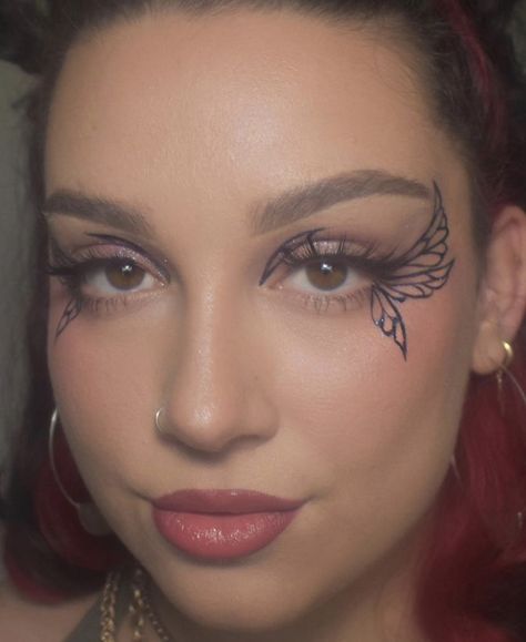 Makeup Graphic Liner, Glossier Stretch Concealer, Lashes Ideas, Eyeliner Inspo, Stretch Concealer, Bold Eyeliner, Eyeliner Designs, Butterfly Eyes, Butterfly Makeup