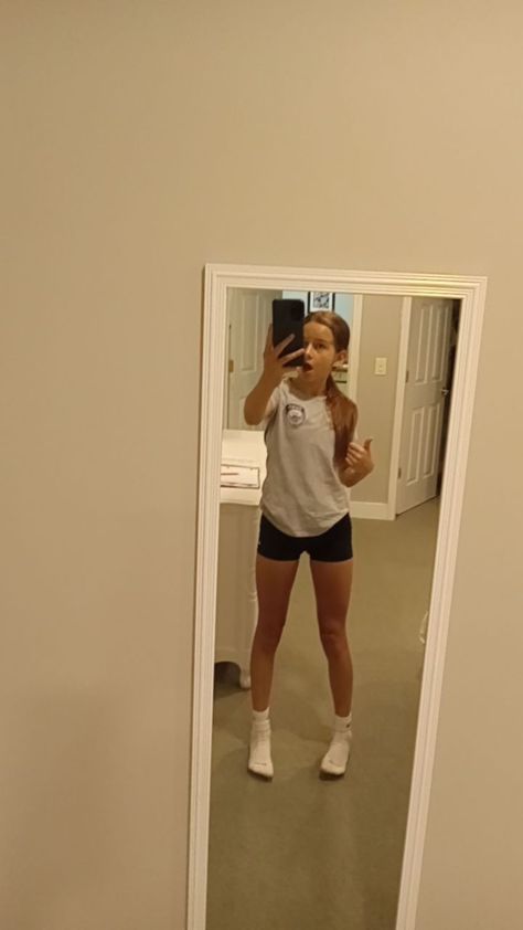 White Nike Pros Outfit, Outfit Ideas With Nike Socks, Nike Pros Outfit School, Nike Pros Under Sweatpants Outfit, Nike Pros Under Sweatpants, Nike Pro Under Sweatpants Outfit, Nike Pro Outfit Ideas, Nike Pros Mirror Pic, Nike Pro Leggings Outfit For School