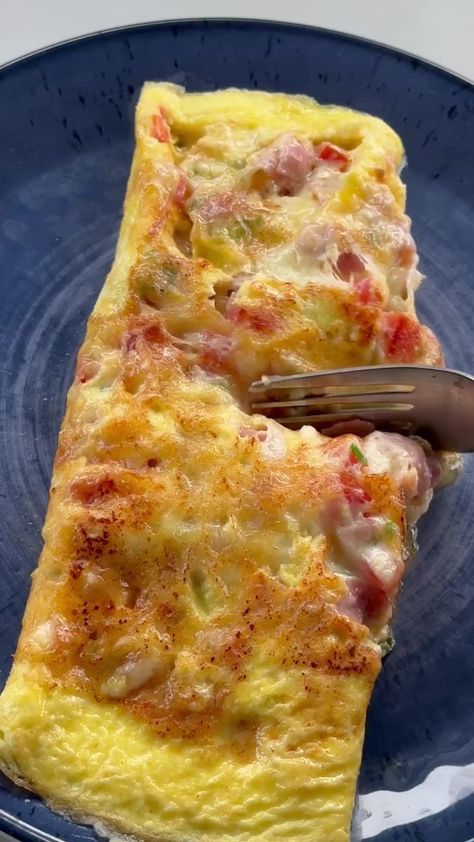 Omelette Ideas, Microwave Omelet, Cheese Omelette Recipe, Ham And Cheese Omelette, Best Omelette, Omelette Breakfast, Healthy Omelette, For Breakfast, Cheese Omelet