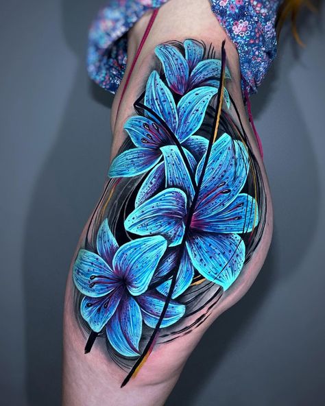 Floral Hip Tattoo, Flower Hip Tattoos, Tree Sleeve, Hip Tattoo Designs, Lily Tattoo Design, Bright Tattoos, Hip Thigh Tattoos, Hip Tattoos, Tatuaje A Color