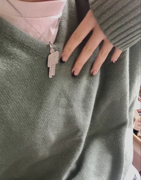 Blohsh Billie Eilish Necklace, Blohsh Necklaces, Billie Eilish Necklace, Blohsh Necklace, Billie Core, Billie Eilish Merch, Green Jumper, Green Jumpers, Billie Eillish