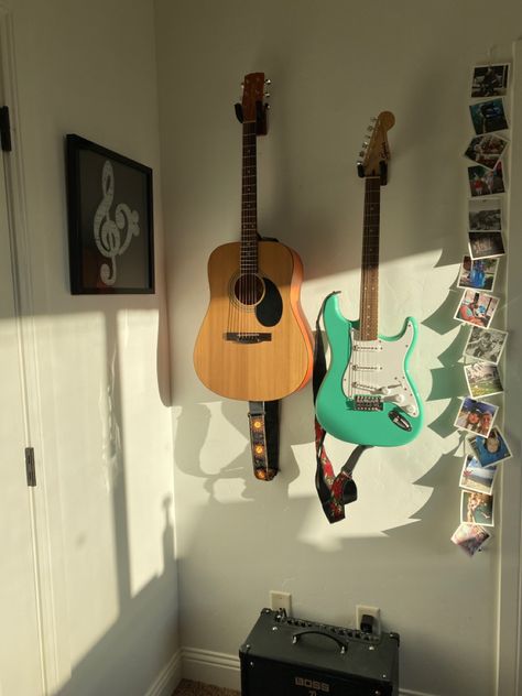 Minimalist Music Room, Bedroom Music Studio Aesthetic, Guitar On Wall, Musician Bedroom, Musician Room, Modern Organic Bedroom, Music Bedroom, Room Maker, Guitar Room