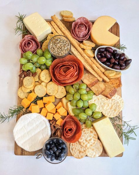 How to Make Charcuterie Board Salami Roses - Mama Did It Charcuterie Board For Potluck, Charcuttery Boards Diy, Sharqutery Board With Food, Curcutery Board Ideas, Chucatorie Board Ideas, Diy Charturie Boards, Simple Charcuterie Boards, Carcutary Board, Charcooterie Boards