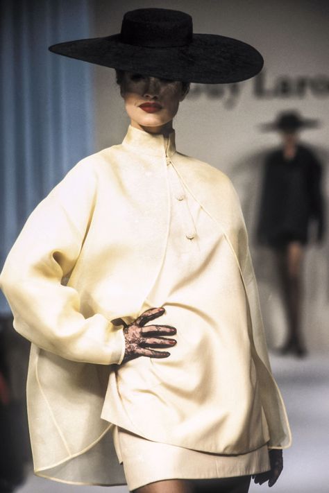 Guy Laroche - Spring 1994 Couture 90s Vintage Fashion, Vintage Fashion Style, Karen Mulder, Guy Laroche, Beauty And Fashion, 90s Vintage, Couture Fashion, 90s Fashion, Cashmere Sweaters