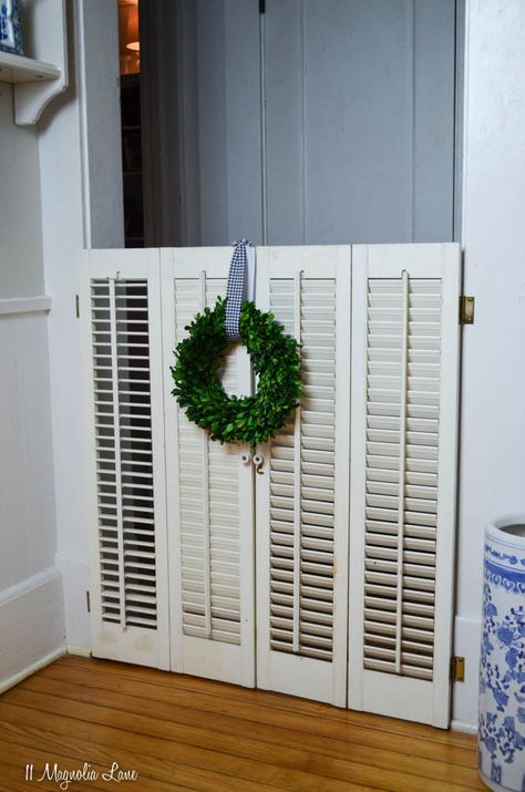 Shutters Repurposed Decor, Bedroom Shutters, Diy Dog Gate, Shutter Projects, Repurposed Headboard, Farmhouse Shutters, Rustic Shutters, Diy Shutters, Old Shutters