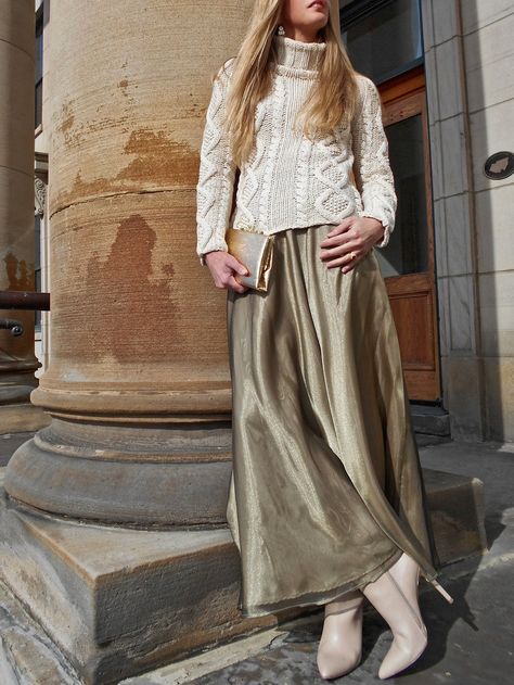 Golden Outfit, Nude Boots, Maxi Rok, Gold Clutch, Wool Turtleneck, Winter Style, Fashion Classy, Cable Knit, Lace Skirt