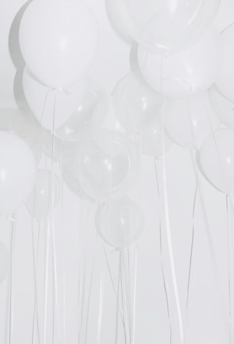 White Balloons Aesthetic, Background Balon, Baloon Aestethic, White Balloons Background, Balloon White Background, Balloons Wallpaper, Transparent Balloons, Balloon Background, Fashion Poster Design