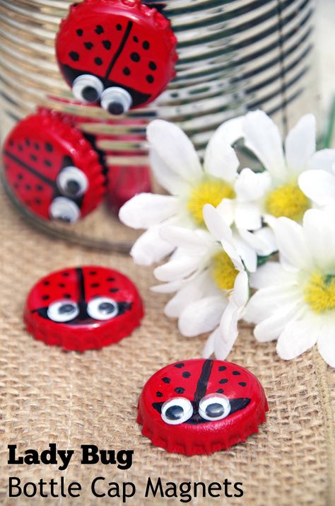 Need an easy upcycled craft idea? Make bottle cap magnet lady bugs! This is an easy craft for kids on Earth Day or whenever you need a spring craft idea! Strawberry Kindergarten, Diy Bottle Cap Crafts, Recycle Bottle Caps, Easy Craft For Kids, Bottle Cap Projects, Bottle Cap Magnets, Bug Crafts, Earth Day Crafts, Bottle Cap Art