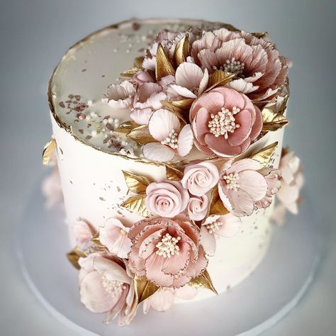 Sugar Flower Art & Instructor on Instagram: “You will always be the one I love♥️ #farine #signature #floral #cakes #sugarflowers #love #blossoms #birthdaycake #cakedecorating…” Pretty Floral Cakes, Floral Cakes, Pretty Wedding Cakes, The One I Love, Birthday Cake With Flowers, Beautiful Cake Designs, Elegant Birthday Cakes, Beautiful Birthday Cakes, Cake Decorating Designs