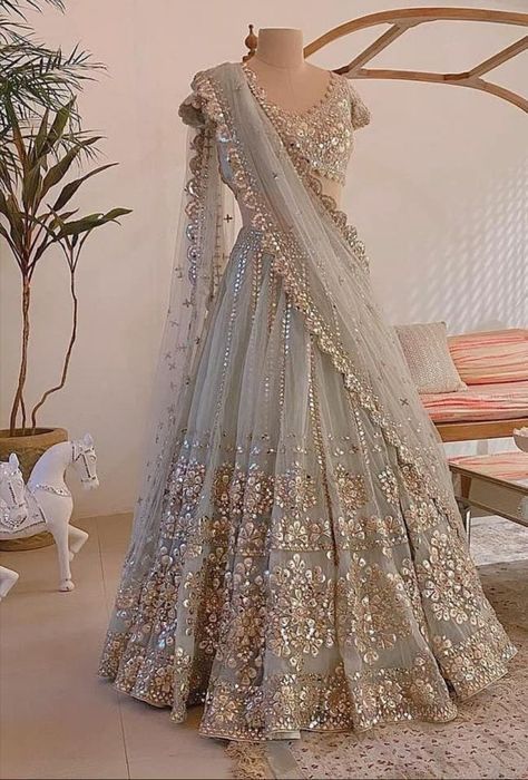 Dream Indian Wedding, Indian Wedding Outfits For Bride, Lengha Modern, Wedding Aesthetic Dress, Wedding Dresses Desi, Wedding Ceremony Outfit, Pretty Lehengas, Beautiful Traditional Dresses, Indian Prom Dresses