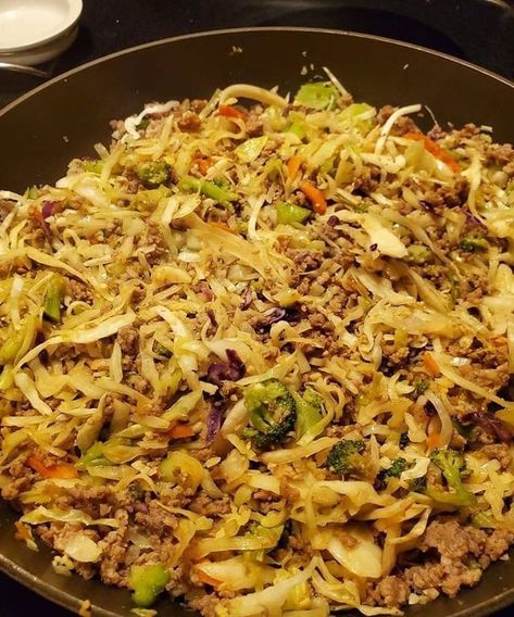 Weight Watchers Friendly Egg Roll in a Bowl | WW Smart Recipes Bobby Flay Recipes, Chicken Egg Rolls, Eggroll In A Bowl, Egg Roll In A Bowl, Takeout Food, Coleslaw Mix, Easy Homemade Recipes, Sausage And Egg, Egg Roll