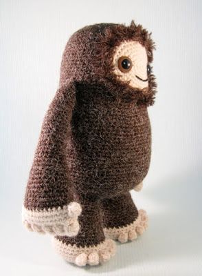 LucyRavenscar - Crochet Creatures: Yeti and Bigfoot pattern - new method to make arms Chupacabra Crochet Pattern, Free Bigfoot Crochet Pattern, Wendigo Crochet Pattern, Cute Crochet Creatures, Crochet Sasquatch Free Pattern, Crochet Bigfoot Free Pattern, Sasquatch Crochet Pattern, Bigfoot Crochet Pattern Free, Yeti Crochet Pattern Free