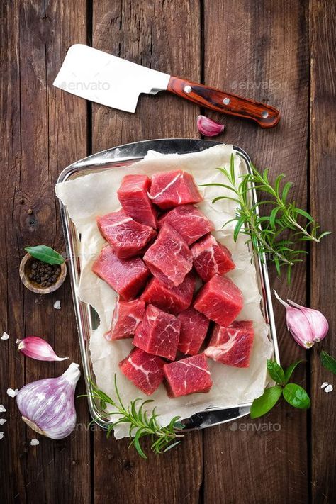 Meat Food Styling, Raw Beef, Round Steak Recipes, Paleo Protein, Prime Beef, Raw Meat, Beef Cuts, Fresh Meat, Meat Lovers