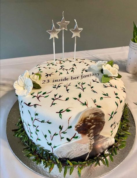 Bolo Taylor Swift, Taylor Swift Cake, 22nd Birthday Cakes, Taylor Swift Birthday Party Ideas, 14th Birthday Cakes, Taylor Swift Party, Taylor Swift Birthday, Creative Birthday Cakes, Big Cakes