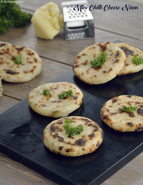 Mini Chilli Cheese Naan recipe Cheese Naan, Homemade Chilli, Veg Snacks, Flat Breads, Naan Recipe, Paratha Recipes, Indian Bread, Fusion Food, Indian Snacks