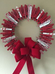 Rodeo Crafts, Clothespin Diy Crafts, Clothespins Diy, Clothespin Wreath, Christmas Clothespins, Clothes Pin Wreath, Floral Arranging, Festive Crafts, Clothes Pin Crafts