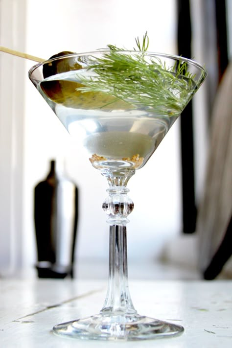 St. Dill Martini Pickle Cocktail, Winter Vodka Cocktails, Friday Cocktails, Kosher Pickles, Pickle Vodka, Peasant Food, Vodka Wine, Vodka Cocktails Recipes, Vodka Martini