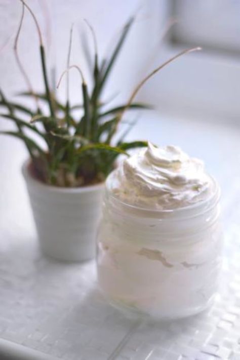 DIY Whipped Body Butter Recipe With Coconut & Vanilla Diy Whipped Body Butter Recipe, Infuser Recipes, Diy Whipped Body Butter, Whipped Body Butter Recipe, Infusion Recipes, Berry Mousse, Body Butter Recipe, Vanilla Body Butter, Oil Infusion