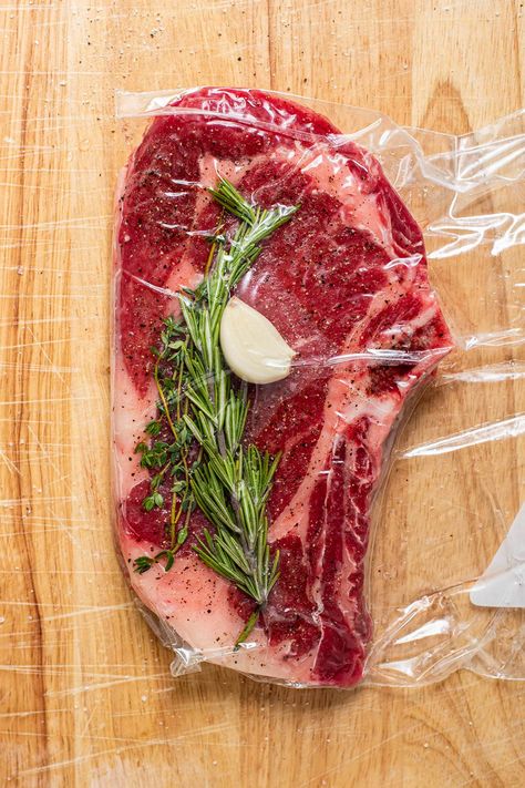 How to cook the perfect sous vide steak. Everything from equipment, setup, and temp. Sous-vide steak is a French process of cooking a steak in an air-tight plastic bag, fully submerged in a water bath that is held at a constant temperature by a sous-vide device. #sousvidesteak #sousvidsteakrecipe Souvide Recipies Steak, Sous Vide New York Steak, Sous Vide New York Strip Steak, Sou Vide Ribeye Steak, Sous Vide Recipes Beef, Meat Freezer, Sous Vide Steak Recipe, Sous Vide Ribeye, Food Saver Hacks