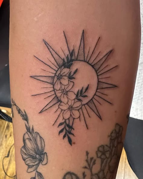 Sun And Flowers Tattoo, Sun With Flowers Tattoo, Floral Sun Tattoo, Sun Tattoos For Women, Sun And Flower Tattoo, Matthew Tattoo, Sunshine Tattoo Ideas, Tattoo Ideas Sun, Sunshine Tattoos