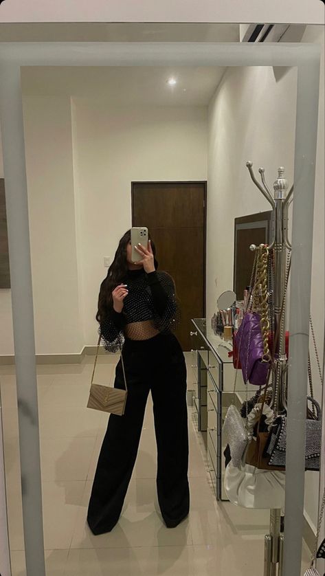 Ootd Buchifresa, Black Sweatpants Outfit, Casual Party Outfit, Fiesta Outfit, Latina Fashion Outfits, Looks Party, Cute Lazy Outfits, Looks Black, Instagram Outfits