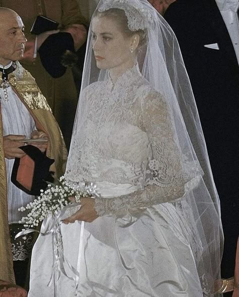 Grace Kelly Wedding Dress, Grace Kelly Wedding, Royal Wedding Gowns, Celebrity Wedding Dresses, Royal Wedding Dress, Royal Brides, White Wedding Dress, Dream Wedding Ideas Dresses, Princess Grace