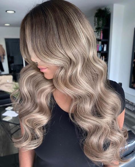 Beauty Works Hair Extensions on Instagram: “Blend on 🔥🔥 2 x 20” Celebrity®️Choice Wefts in shades OAK and ‘Bohemian Blonde’ ✨✨ fit by @elliotcaffreyhair 🛍 search your nearest…” Beauty Works Hair Extensions, Beige Blonde Hair, Blonde Extensions, Hip Tattoos, Cabello Hair, Blonde Hair Extensions, Brunette Hair With Highlights, Beauty Works, Tattoos Women