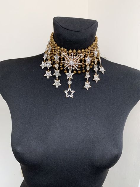 #bridesmaidgift #goldnecklace #weddingnecklace #crystalnecklace Gold Necklace Bridal, Bridal Choker Necklace, Star Necklace Gold, Bridal Choker, Fashion Corner, Crystal Fashion, Necklace Bridal, Statement Choker, Statement Choker Necklace