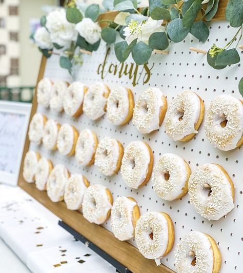 Donut Wall Wedding Dessert Tables, Fancy Donuts Wedding, Donught Wall, Mini Donut Wall, Wall Display Ideas, Donut Stands, Baptism Desserts, Donut Wall Wedding, Donut Board