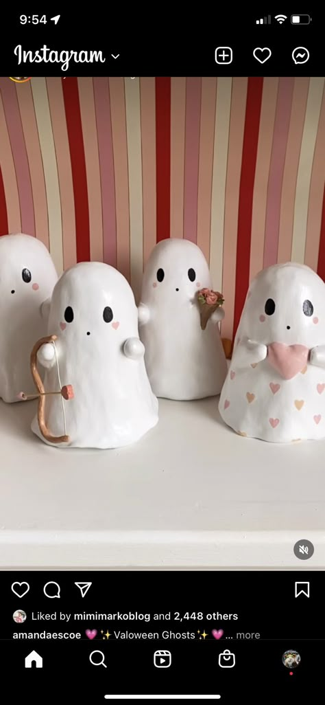 Ghost Ceramic Painting, How To Make Clay Ghost, Ceramic Ghost Painting Ideas, Cute Clay Ghost, Foam Clay Halloween, Clay Ghosts Diy, Clay Ghost Diy, Halloween Air Dry Clay Ideas, Halloween Pottery Ideas