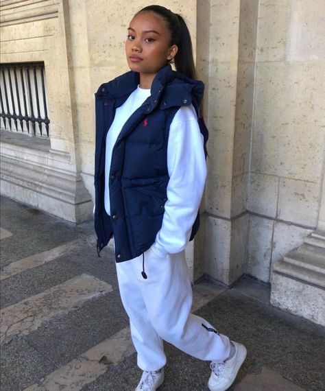 Streetwear Girl, Mode Zara, Cold Outfits, Effortlessly Chic Outfits, Looks Street Style, Streetwear Fashion Women, Jeans For Short Women, Cute Swag Outfits