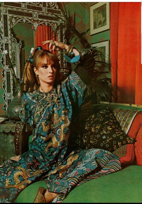 Talitha Getty for Vogue, 1968 Talitha Getty, 1970s Aesthetic, Fantastic Nails, William Klein, Pucci Print, Fashion 1970s, Fashion 70s, Elie Saab Couture, Seventies Fashion