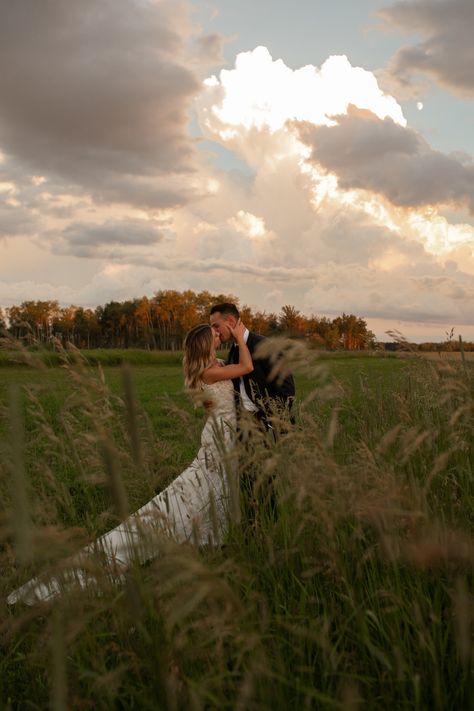 Modern prairie wedding photographed by Caitlin Louisa Wedding Photography. Preserve the memories of your grand day so you can be present and in the moment with our cinematic & candid wedding photography. Now booking 2023 & 2024 weddings and elopements. Cinematic wedding photography, Manitoba weddings, Winnipeg wedding photography. Click the link to view their full elegant aesthetic in the prairies! Prairie Wedding, Modern Prairie, Montana Elopement, Winnipeg Wedding, Cinematic Wedding, Wedding Barn, Now Booking, Elegant Aesthetic, Wedding Elegant