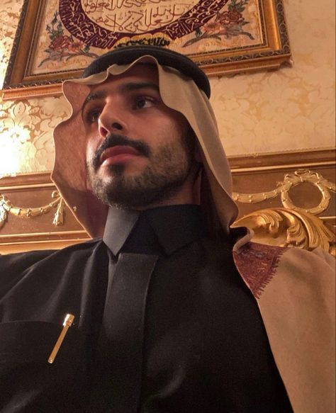 Arab Men Aesthetic, Saudi Arabia Men, Arab Lifestyle, Arabian Men, Arab Boys, Khaleeji Aesthetic, Arabian Knights, Saudi Men, Middle Eastern Men