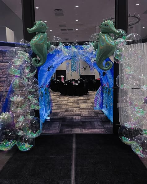 Ocean Theme Graduation Party, Disney Prom Theme, Under The Sea Homecoming Theme, Aquarium Prom, Prom Theme Ideas High School, Prom Themes Ideas, Under The Sea Prom Theme, Under The Sea Prom, Senior Highschool