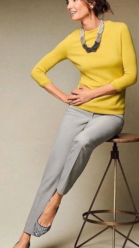 March Work Outfits, Spring Office Outfits Women Casual, Trendy Belts For Women, Amal Clooney, Comfortable Clothes, Wardrobe Update, Advanced Style, Gray Pants, 50 Style