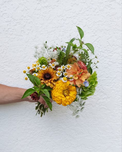 Dahlia Arrangements Floral Design, Rudbeckia Bouquet, Bells Of Ireland Bouquet, Feverfew Bouquet, Market Bouquets, Zinnia Bouquet, Wrapped Bouquet, Bells Of Ireland, Market Flowers