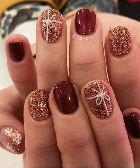 Holiday Nails Easy, Christmas Nail Art Easy, Holiday Nail Designs, Cute Christmas Nails, Christmas Nails Easy, Christmas Gel Nails, Christmas Nail Art Designs, Holiday Nail Art, Best Nail Art Designs