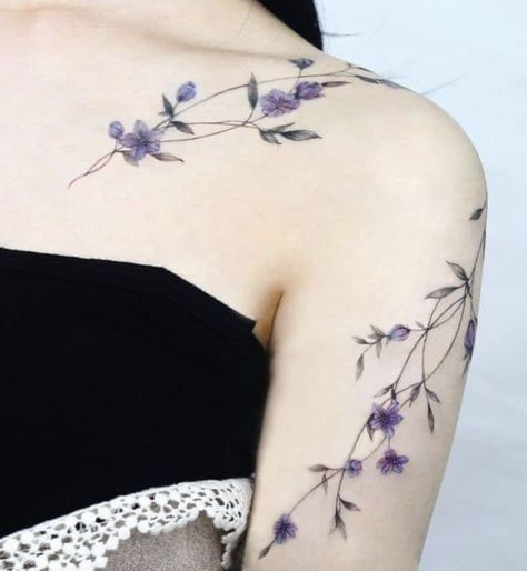 Purple Flower Tattoos, Feminine Shoulder Tattoos, Front Shoulder Tattoos, Purple Tattoos, Vine Tattoos, Geniale Tattoos, Tatuaje A Color, Shoulder Tattoos For Women, Classy Tattoos