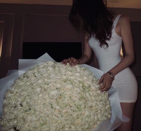 Lia Volkov Boquette Flowers, Super Rich Kids, Nothing But Flowers, Flower Therapy, Beautiful Bouquet Of Flowers, Future Lifestyle, Rich Kids, Rich Life, Bouquet Of Flowers