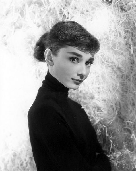 Audrey Hepburn Diamanda Galas, Audrey Hepburn Funny Face, Audrey Hepburn Born, Aubrey Hepburn, Audrey Hepburn Photos, Audrey Hepburn Style, Hepburn Style, Norma Jeane, Princesa Diana