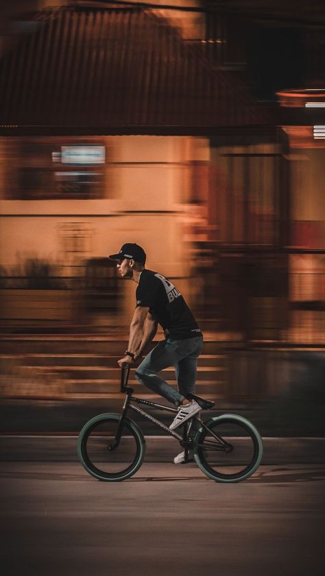 Bmx Photography Ideas, Bmx Street Photography, Bmx Photography, Best Soccer Shoes, Street Model, Bmx Street, Mountain Bike Art, Bicycle Mountain Bike, Skate Street