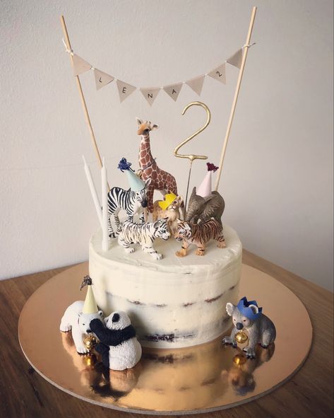 Zoo Birthday Cake Boy, Simple 3rd Birthday Cake, Party Animal Birthday Theme Cake, Two Wild Birthday Cake Boy, Tier Torte, Birthday Cake Animals, Toddler Birthday Party Food, Toddler Birthday Cake, Animal Party Cake