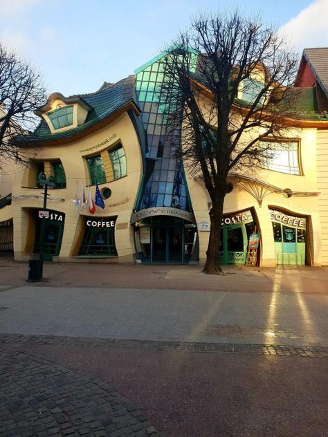 A July Dreamer - Sopot Poland| The Charming Seaside Town ⋆ A July Dreamer Poland Beach, Sopot Poland, Crooked House, Red Veins, Gdansk Poland, Unusual Buildings, Poland Travel, Beach Lounge, Seaside Town