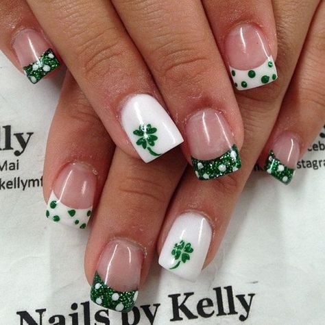 St Patricks Day nail art allows you to show off how much you love this holiday. St Patricks Nail Designs, Irish Nails, Saint Patrick Nail, Nail Design Glitter, March Nails, St Patricks Day Nails, Fingernail Designs, Manicure Tips, Nail Style