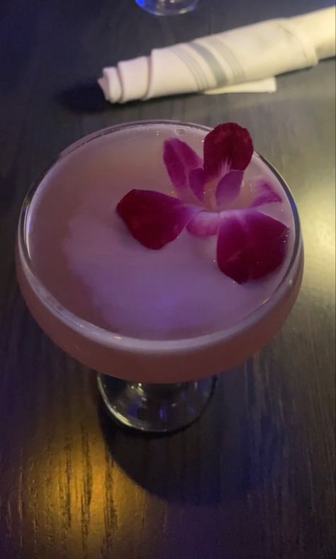 Pink Cocktail, Pink Drink, Pretty Pink Cocktails, Pink Drink Aesthetics, Pink Cocktails Aesthetic, Girly Cocktail Bar Aesthetic, Alcholic Drink Aesthetic Pink, Pink Sangria, Expensive Champagne