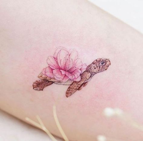 Cute turtle tattoo with a flower as a shell done by @mini_tattooer in Hong Kong | www.otziapp.com Small Turtle, Cat Tattoos, Disney Tattoo, Geniale Tattoos, Gorgeous Tattoos, Turtle Tattoo, Tiny Tattoo, Pattern Tattoo, Disney Tattoos