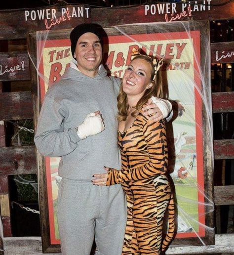 Eye of the Tiger. Rocky costume balboa Rocky And Adrian Costume, Rocky Balboa Costume, Rocky Costume, Rocky And Adrian, Sweats Outfit, Eye Of The Tiger, Couples Costume, Rocky Balboa, Group Costumes